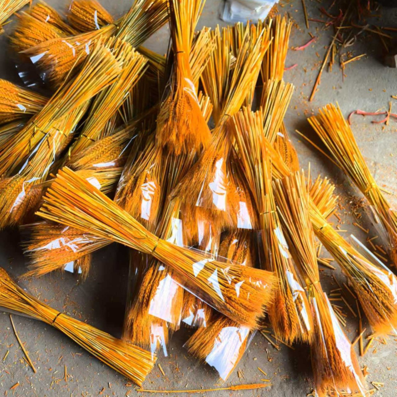 Buchet din ramuri uscate cu urechi de grâu — Tip: Ramuri; Clasificare: Flori uscate; Importat: Nu; Varietate: Consultație; Vopsit: Da