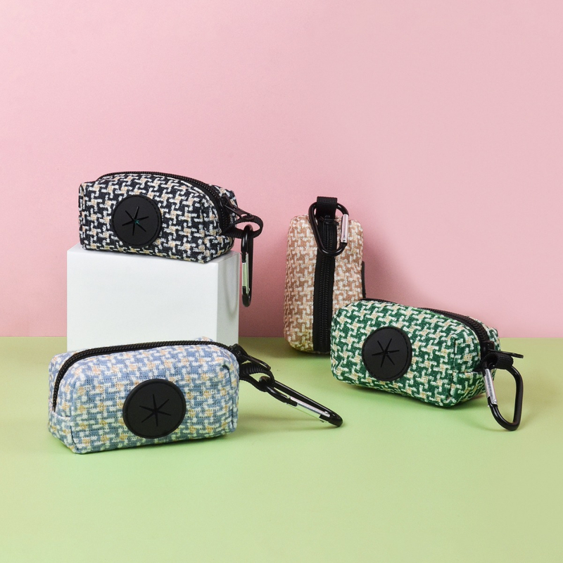 Pakabinamas šunų maišelių dozatorius, poliesteris, plokščio atidarymo dizainas, nešiojamas maišelių saugojimas