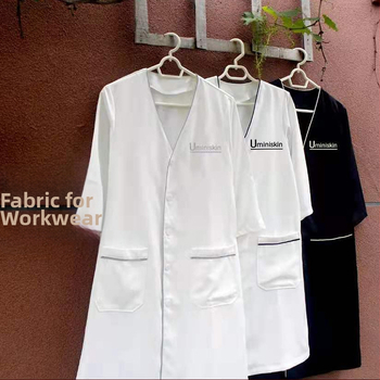 Dámsky plášť pre kozmetický salón s odvádzaním vlhkosti; bavlnená zmes 65%/35%; podšívka 65% bavlna; určené pre ženy; vhodné pre kozmetiku a lekársku starostlivosť
