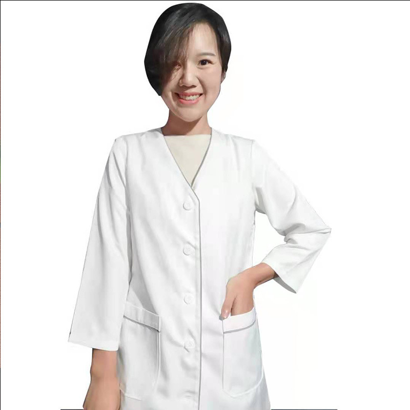 Dámsky plášť pre kozmetický salón s odvádzaním vlhkosti; bavlnená zmes 65%/35%; podšívka 65% bavlna; určené pre ženy; vhodné pre kozmetiku a lekársku starostlivosť