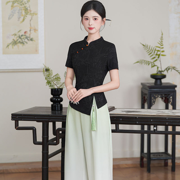 Ženska uniforma za kozmetičku – set kratkih rukava i hlače, poliester, odvodi vlagu