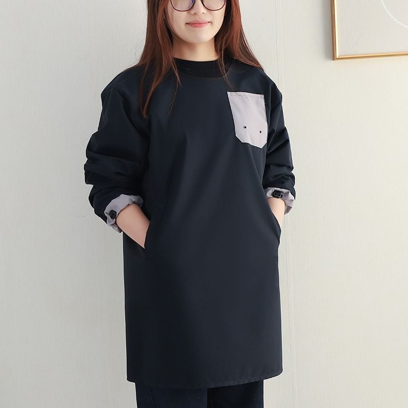 Водоустойчива престилка с дълги ръкави за обслужване — подходяща за кетъринг, фризьорство, кафене и цветарство; материя: водоустойчива композитна тъкан; стил: модерен минимализъм