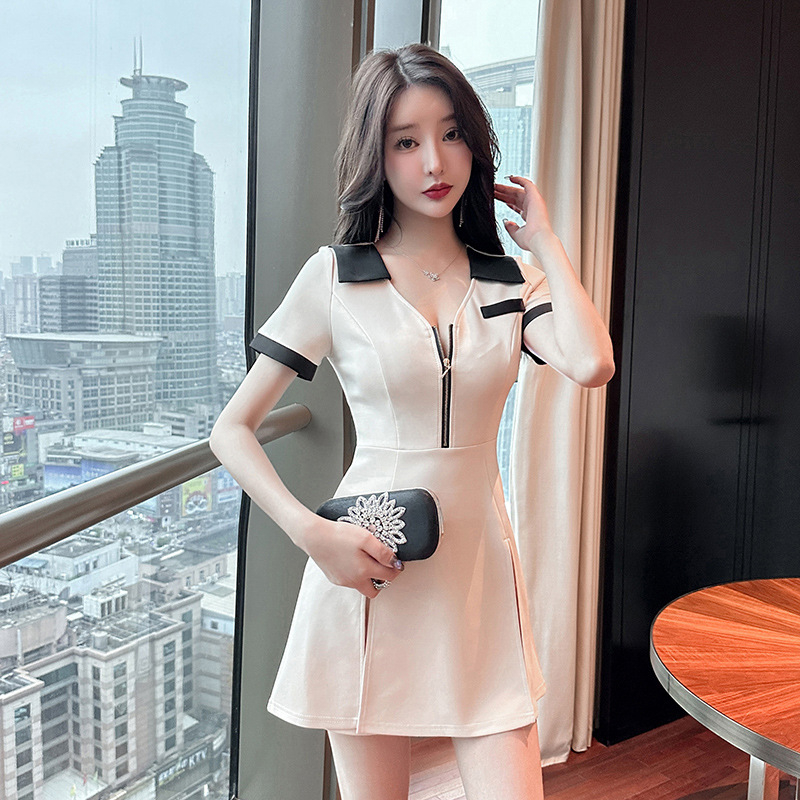 Женска униформа за козметичен салон – влагоотвеждащ полиестер-спандекс, къс ръкав, кръгло деколте, костюм с къси панталони