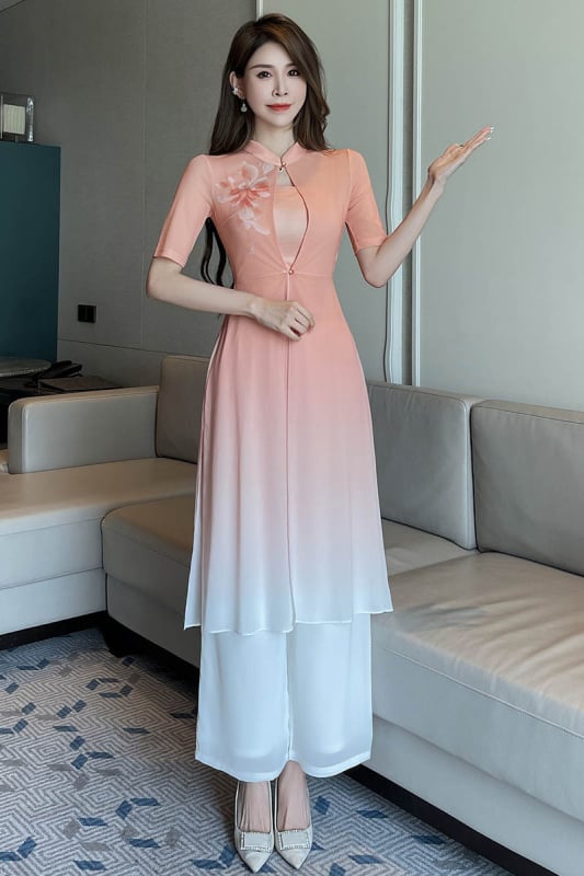 Униформен комплект за козметичка и спа специалист – разделено горнище и долнища, полиестер-еластан, влагоотвеждаща материя, стойкова яка