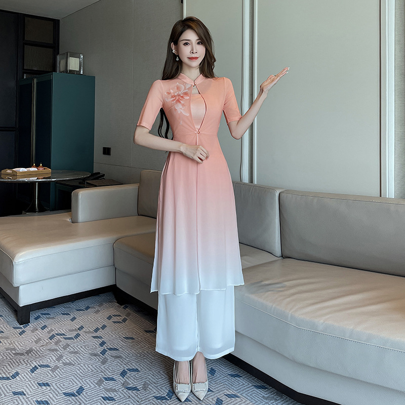 Униформен комплект за козметичка и спа специалист – разделено горнище и долнища, полиестер-еластан, влагоотвеждаща материя, стойкова яка