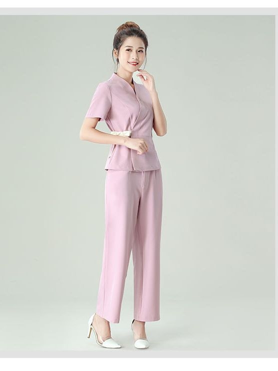 Комплект униформа за козметичка в салон за красота — материя отвеждаща влагата, памучно‑смесена, къси панталони, топ с V‑образно деколте без ръкави, подходящ за всички сезони