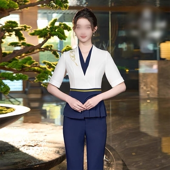 Униформа за козметици – унисекс, влагоотводяща полиестер-еластанова материя, комплект риза с къс ръкав и панталони с V-образно деколте, пролет 2025