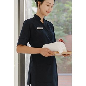 Женско работно облекло за салон за красота — сет топ и панталон, полиестер 97% + 3% еластан, влагоотводящо, V-образно деколте, 3/4 ръкави