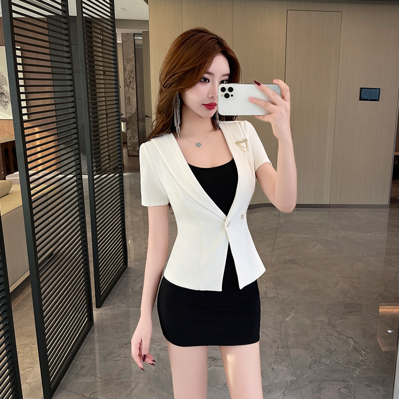 Spa uniforma pre kozmetičku – vlhkosť odvádzajúci polyester, krátke rukávy, kruhový výstrih, krátke nohavice