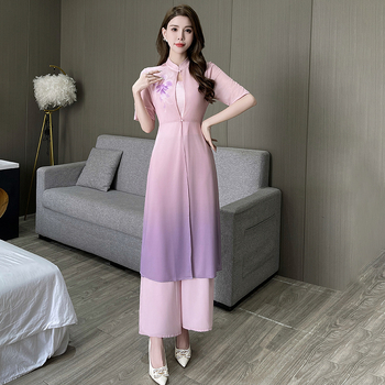 СПА униформа за козметичка – комплект с дълга пола; влагоотводяща материя; ½ дълги ръкави; стояща яка; дължина 80–100 cm; полиестер и спандекс