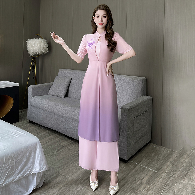 СПА униформа за козметичка – комплект с дълга пола; влагоотводяща материя; ½ дълги ръкави; стояща яка; дължина 80–100 cm; полиестер и спандекс