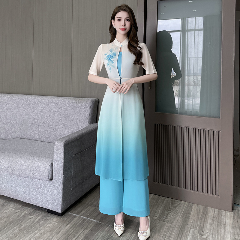 СПА униформа за козметичка – комплект с дълга пола; влагоотводяща материя; ½ дълги ръкави; стояща яка; дължина 80–100 cm; полиестер и спандекс