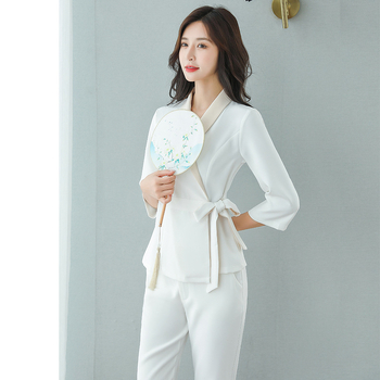 Женско работно облекло за козметичка с влагоотводяща материя — акрил + спандекс; ръкав 7/8; наклонена яка; сезон: зима–пролет–есен