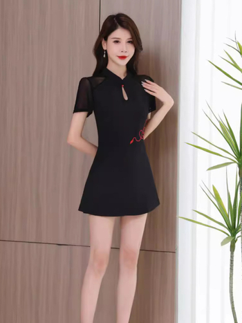 Униформа за техници в СПА и козметичен салон — полиестерна материя, отвеждаща влагата, къс ръкав, стояща яка, цип, стил панталон–пола, дамска, четирисезонна