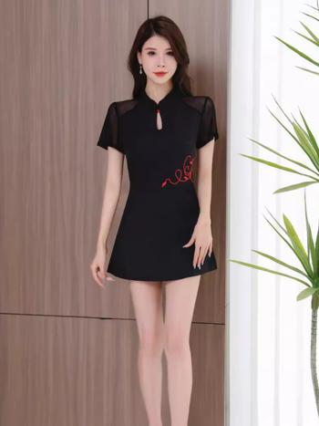 Униформа за техници в СПА и козметичен салон — полиестерна материя, отвеждаща влагата, къс ръкав, стояща яка, цип, стил панталон–пола, дамска, четирисезонна