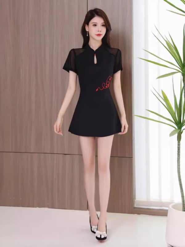 Униформа за техници в СПА и козметичен салон — полиестерна материя, отвеждаща влагата, къс ръкав, стояща яка, цип, стил панталон–пола, дамска, четирисезонна