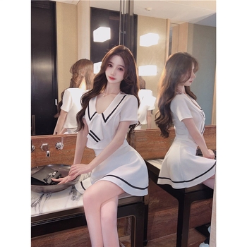 Uniformă pentru însoțitori de zbor, unisex, cu fustă plisată și pantaloni capri, mâneci scurte, material Chenille cu amestec Spandex sub 30% și protecție împotriva radiațiilor