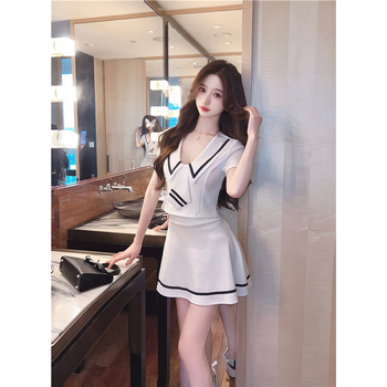 Uniformă pentru însoțitori de zbor, unisex, cu fustă plisată și pantaloni capri, mâneci scurte, material Chenille cu amestec Spandex sub 30% și protecție împotriva radiațiilor