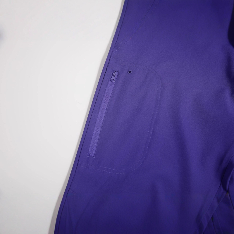 Unisex set medicinskih scrubs s odvlačenjem vlage poliester-elastan smjesa (72% poliester, 7% elastan), V-izrez, kratki rukav, bolničko/kliničko nošenje