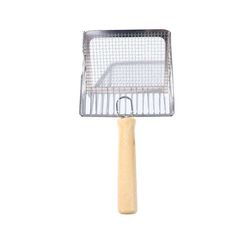 Метална лопатка за котешка тоалетна с дървена дръжка и мрежеста филтрационна конструкция