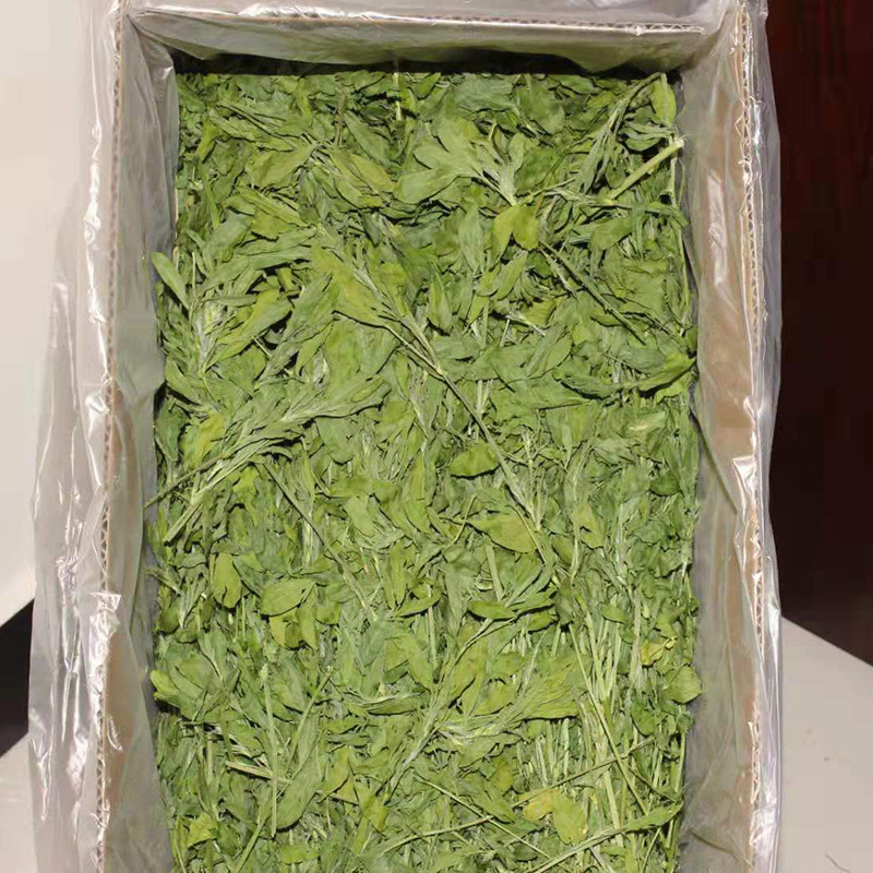 Sausa lucernas zāle mazajiem mājdzīvniekiem – 1 kg iepakojums, zīmols Yilu pets, preces kods 027, sausā barība ar lucernu