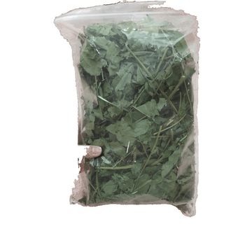 Žāvēta lucernas zāles maisījums ar lieliem lapu gabaliem, burkānu galviņām un pļavas zālēm – činchilai un trusīšiem, atbalsta gremošanu un zobu nolietojumu