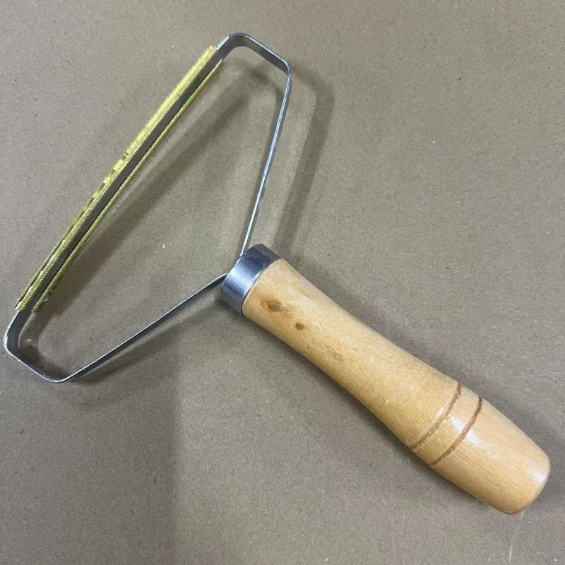 Állati szőr eltávolító eszköz — fa és réz, négyzet alakú fésű, nagy testű kutyák számára