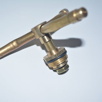 Месингов пръскач за 360° въртене за озеленяване и градина, 4‑точкова конструкция, външно поливане, ниско налягане, надежден