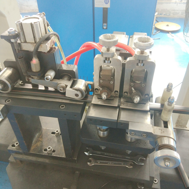 Conductă pentru irigare prin picurare cu compensație a presiunii, PE, debit 1,6 L/h, distanță între capetele de picurare 30 cm