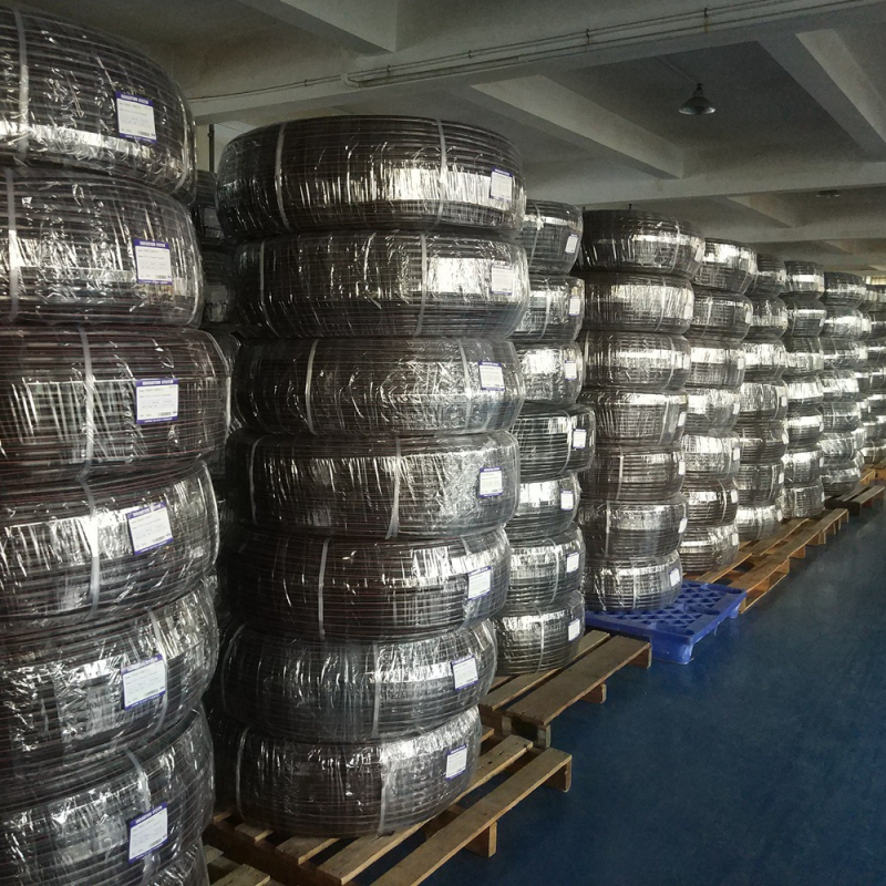 Conductă pentru irigare prin picurare cu compensație a presiunii, PE, debit 1,6 L/h, distanță între capetele de picurare 30 cm