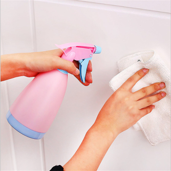 Cană de udare din plastic cu pulverizator, marcă Independent, pentru grădină