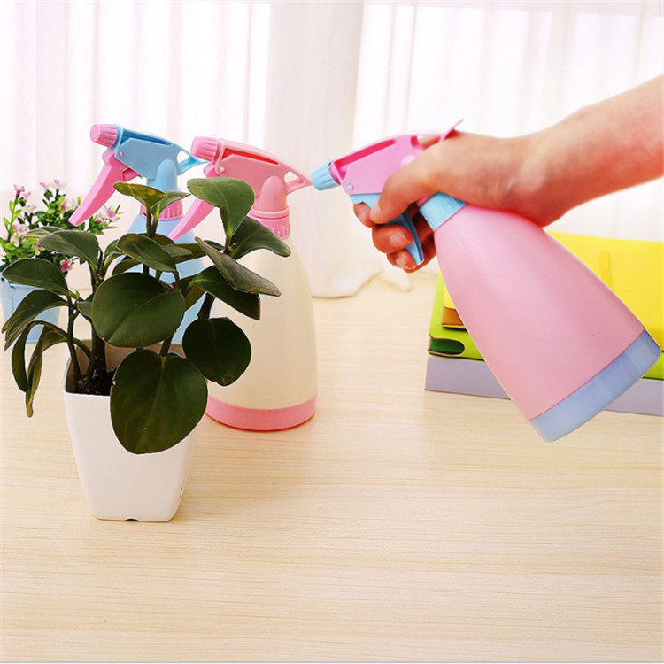 Cană de udare din plastic cu pulverizator, marcă Independent, pentru grădină