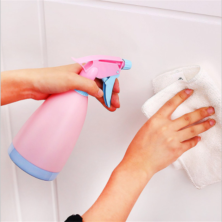 Cană de udare din plastic cu pulverizator, marcă Independent, pentru grădină