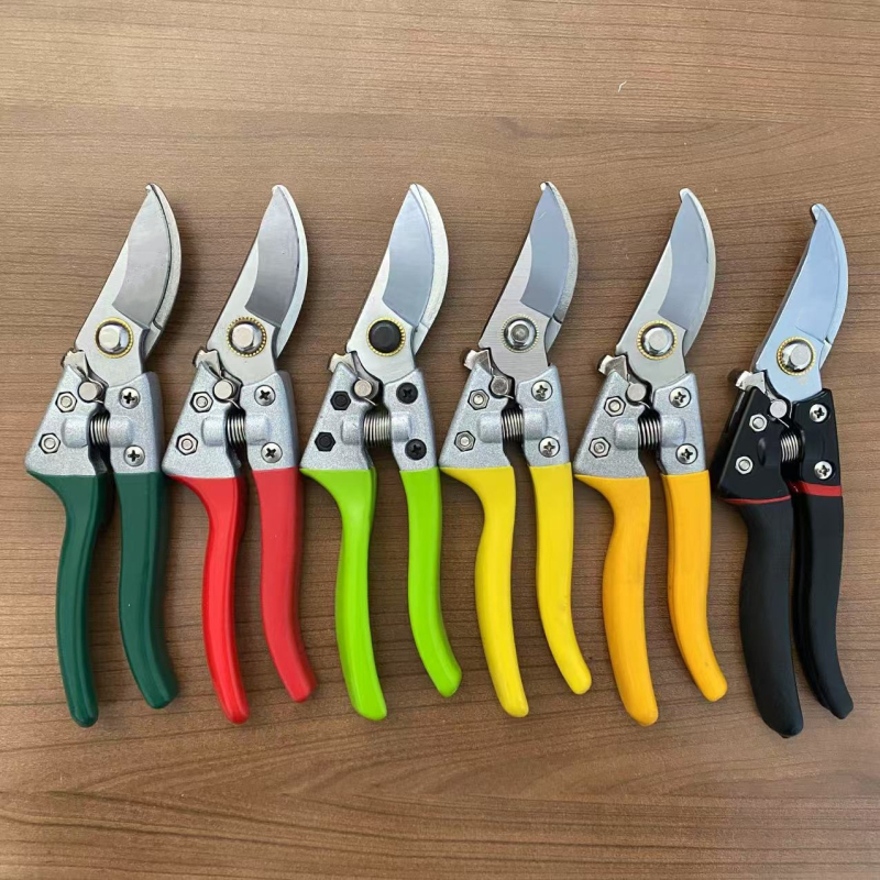 Foarfecă de grădină pentru tăiat - design Classic Alice (marcă Essence; lamă SK5; greutate 220 g)