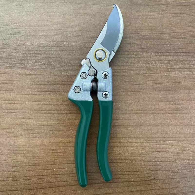 Foarfecă de grădină pentru tăiat - design Classic Alice (marcă Essence; lamă SK5; greutate 220 g)