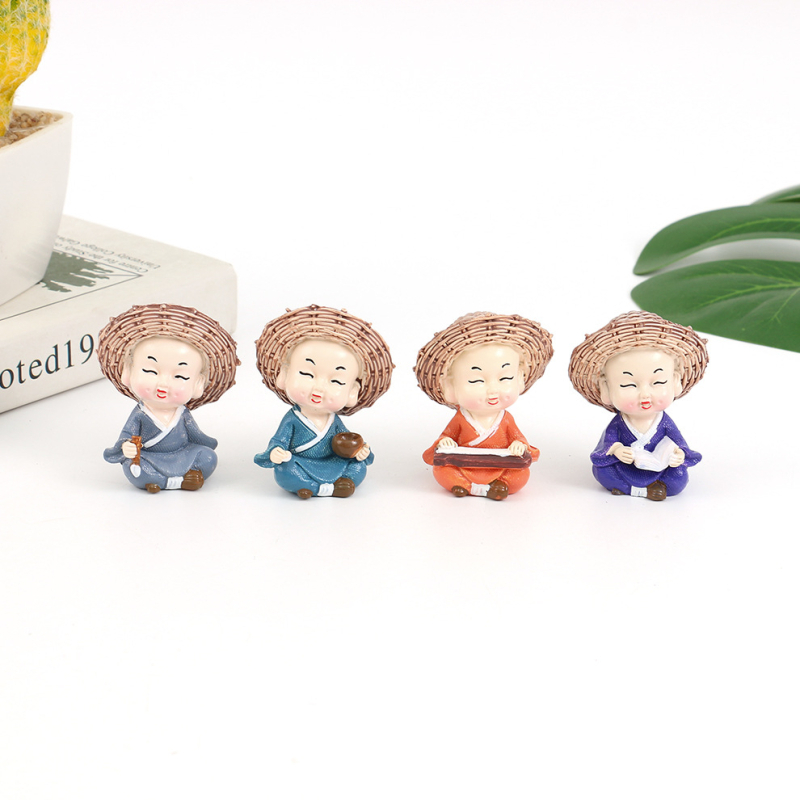 Blue Meow figură decorativă din rășină - mini păpușă, călugăr cu pălărie de paie, micro peisaj