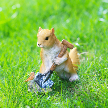 Ornament de grădină din rășină - veveriță drăguță cu lopățică, stil pastoral, artizanat din rășină