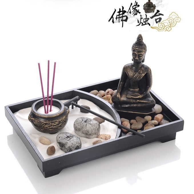 Zen inspirirana Buddha statua, ukras s držačem za tamjan i stolni mikropejzaž, izrađeno od sintetičke smole.
