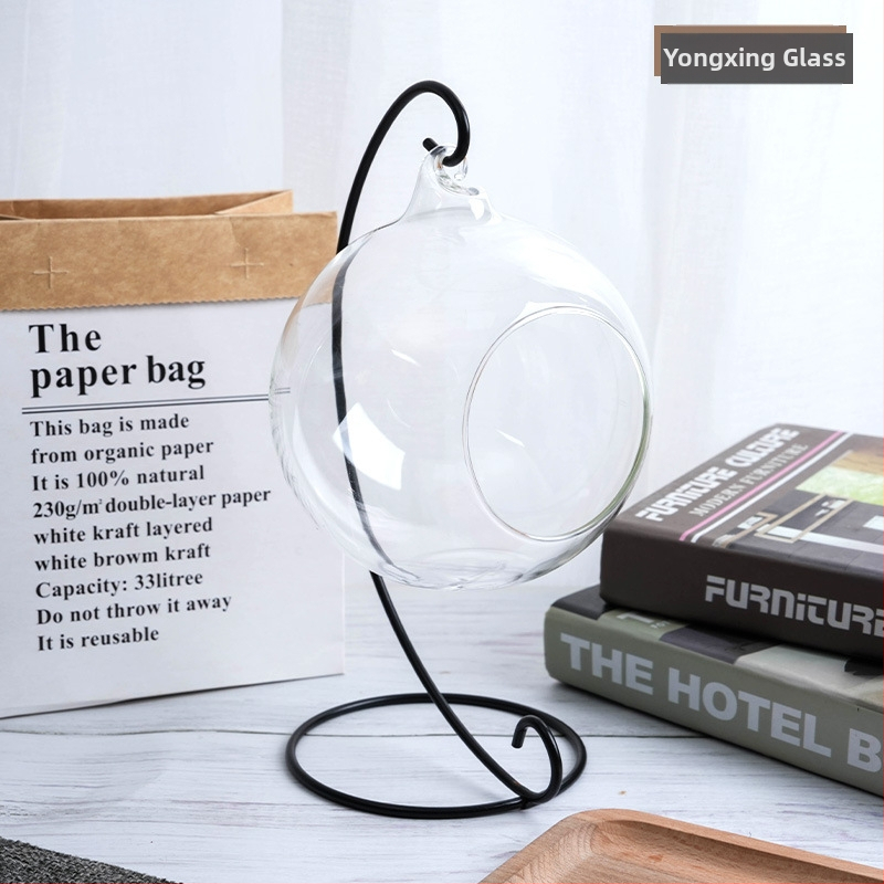 DIY mini ainava stikla bumba ar atvērtu augšējo daļu un pakārāmu dzelzs rāmi svētku un mājas dekoram