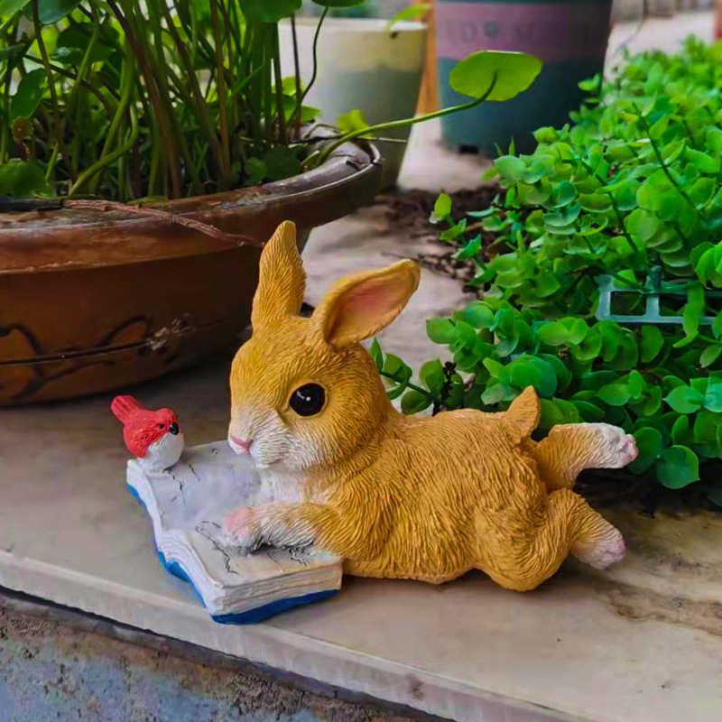 Vrtna ukrasna figura: zeko koji čita; od prirodne smole; dekor za prozor i bonsai