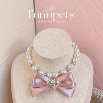 Kaķa kaklarota no sveķiem ar pērļu akcentu vasaras sezonai