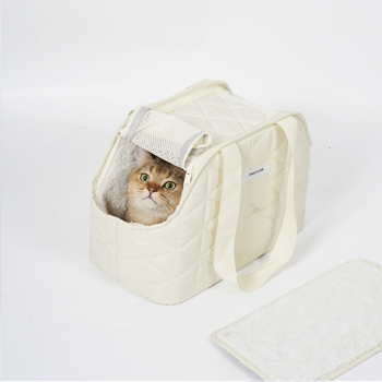 Преносна раница за домашни любимци с отвор за глава, външен Peach Skin и вътрешна Arctic Velvet подплата, подходяща за котки до 4,5 кг или малки кучета до 3,5 кг