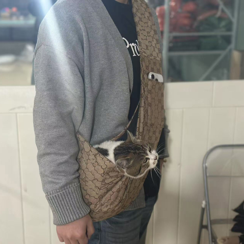 Geantă de purtat pentru animale de companie – pânză, brand ironbaby, capacitate 500, cu două fețe, model cu litere