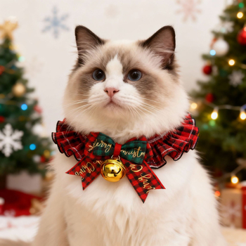 Állatbarát karácsonyi rajzfilmnyakörv macskáknak és kutyáknak, piros díszítéssel, csipkés masnival és haranggal, nyálkendővel