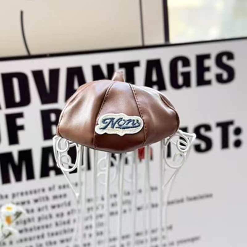 Αξεσουάρ κεφαλής για κατοικίδια: Μπερέ κολοκύθα για σκύλους και γάτες (Μοντέλο: γράμματα; Υλικό: Πολυεστέρας; Ύφανση: Τιλ; Εκτύπωση: Εκτύπωση; Κατάλληλο για τέσσερις εποχές)