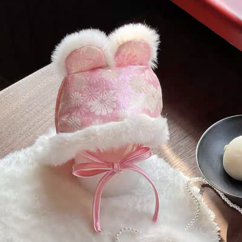 Kisállatruha kutyáknak és macskáknak, őszi–téli Tang-stílus, kerek nyakú, hímzett nyúl-szőrrel, kockás mintázat.