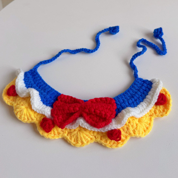 Sada pletených doplnkov pre domáce zvieratá: obojok pre mačky a psy, čiapky, šály, biby a zástery; polyester, warp-knit pletenie; vhodné pre všetky ročné obdobia