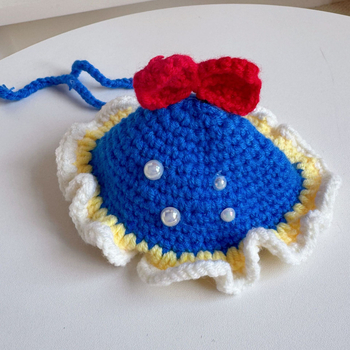 Sada pletených doplnkov pre domáce zvieratá: obojok pre mačky a psy, čiapky, šály, biby a zástery; polyester, warp-knit pletenie; vhodné pre všetky ročné obdobia