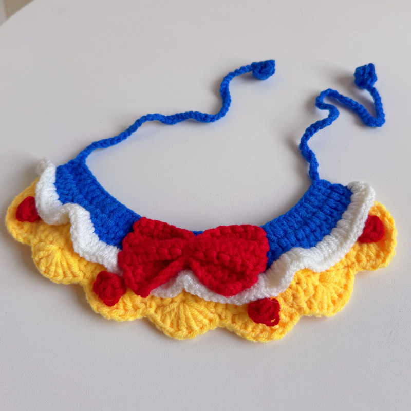 Sada pletených doplnkov pre domáce zvieratá: obojok pre mačky a psy, čiapky, šály, biby a zástery; polyester, warp-knit pletenie; vhodné pre všetky ročné obdobia