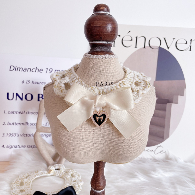 Chanel-stílusú retro állatnyakörv aranyszálas fonallal, masnival és kézzel kötött sállal macskáknak és kiskutyáknak
